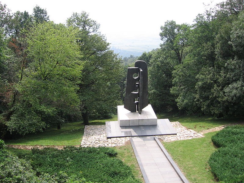 Spomenik na Avali